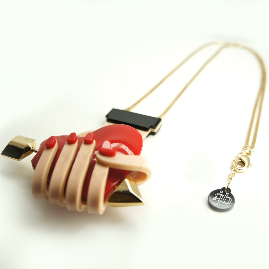 Colar Longo Mão e Coração