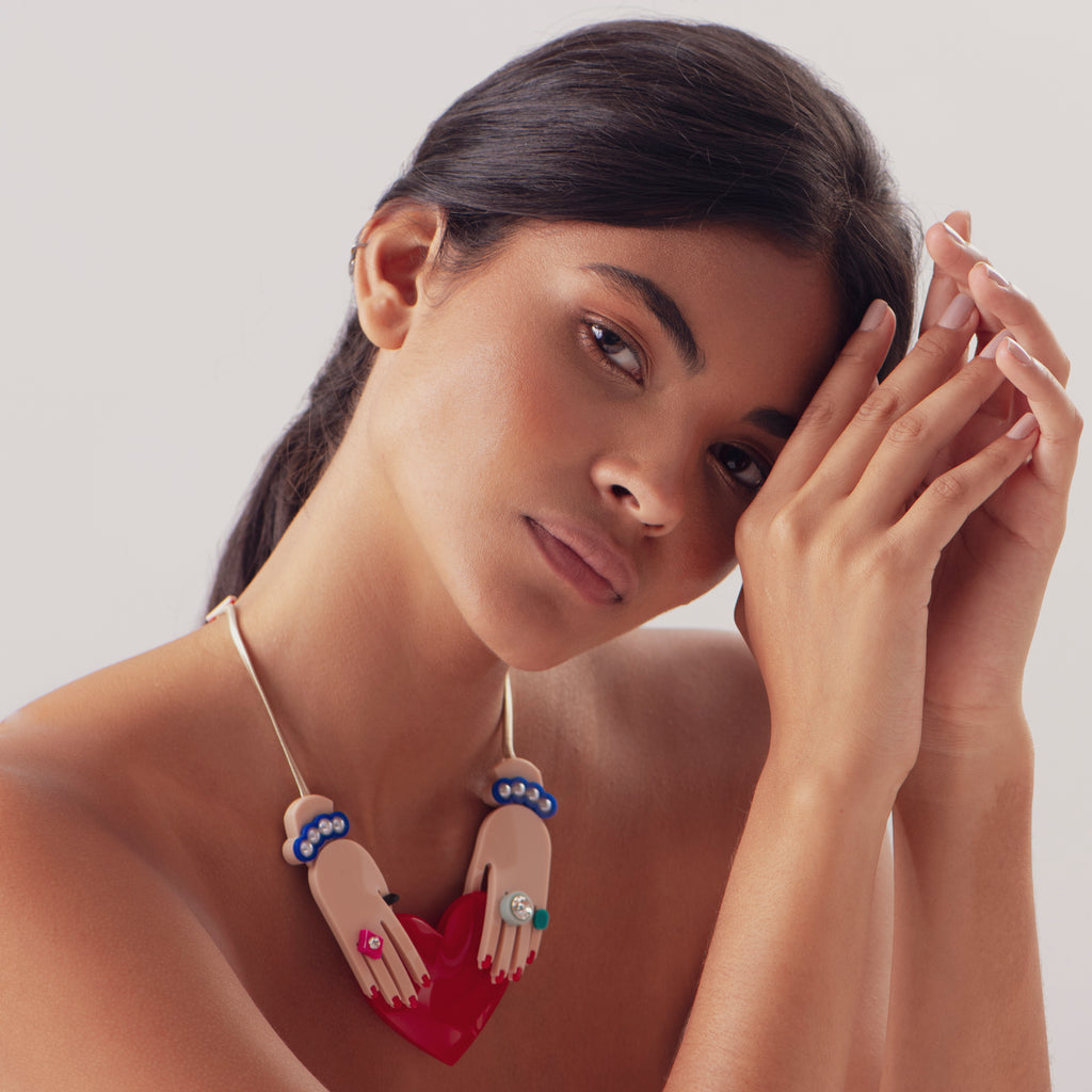 HANDS AND HEART CHOKER