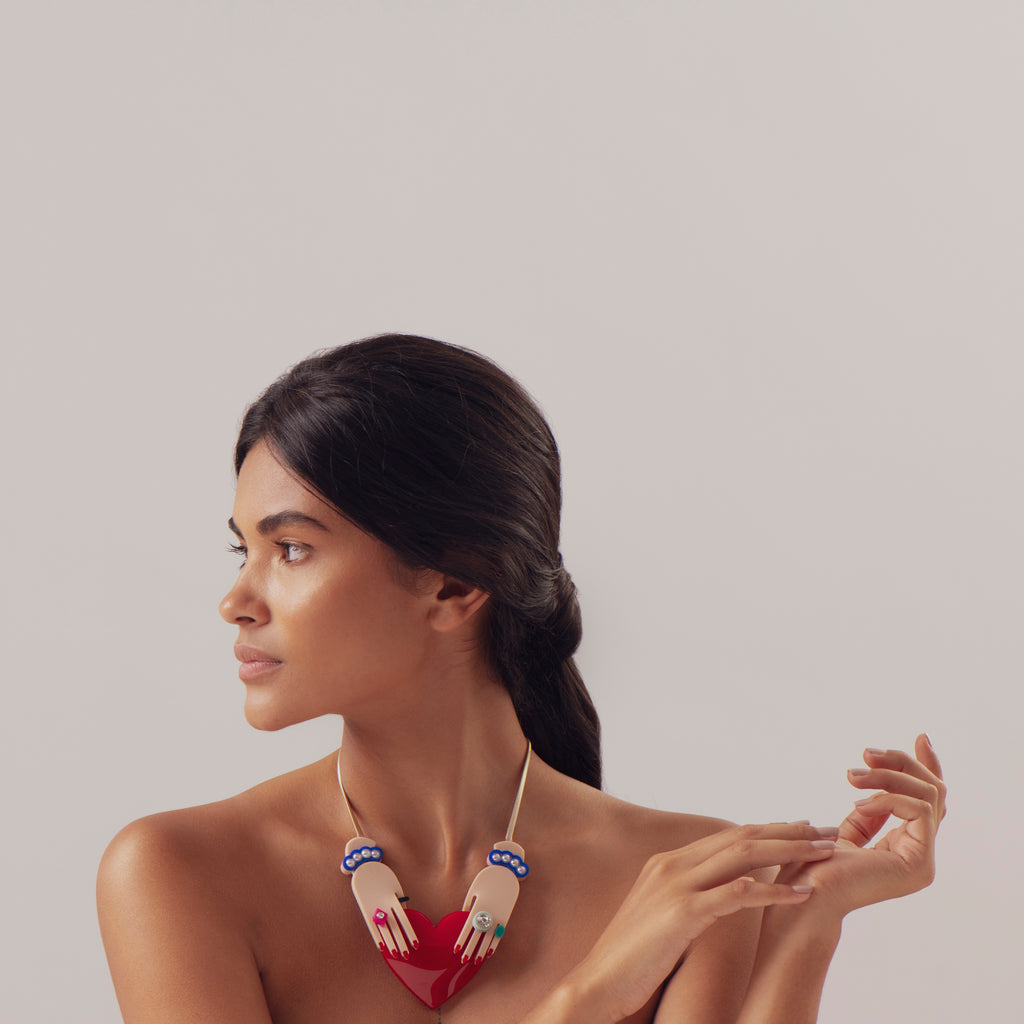 HANDS AND HEART CHOKER