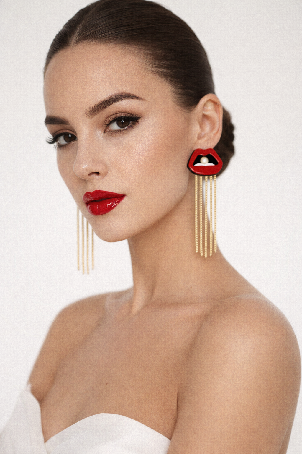 PEARL MOUTH EARRING