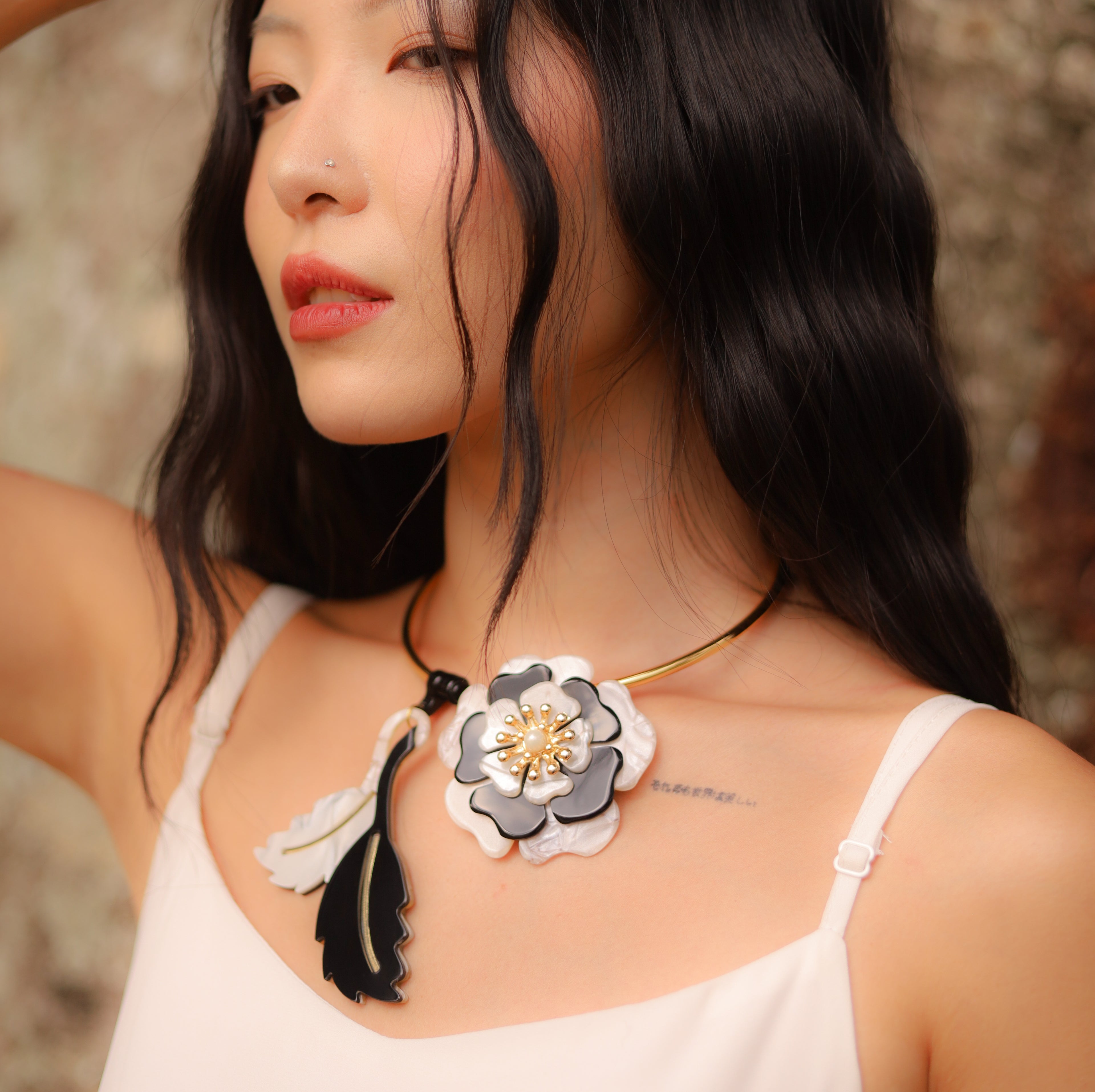 Colar Choker Camélia